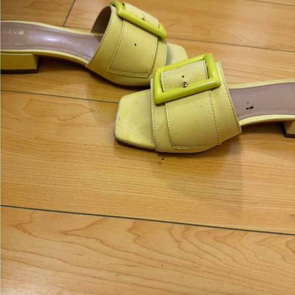 Yellow buckle slide Maeve sandals Size: US 5-5.5 / EU 36 - Picture 2 of 3